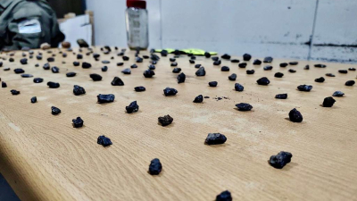 Viajaba desde Santa Cruz con 184 meteoritos en su vehículo