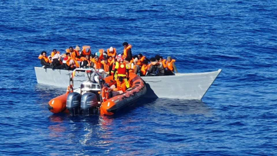 Rescataron a más de un centenar de migrantes en el Mediterráneo