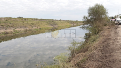 Rastrillan un río y un canal de agua en búsqueda de evidencia de Cecilia Strzyzowski