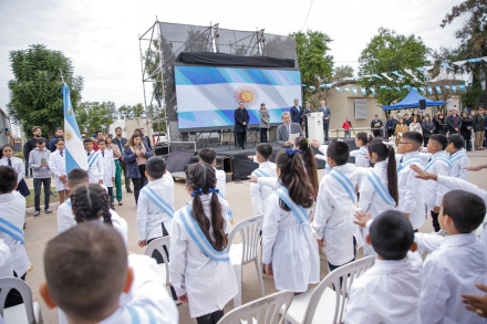 Coqui acto bandera 3.jpg