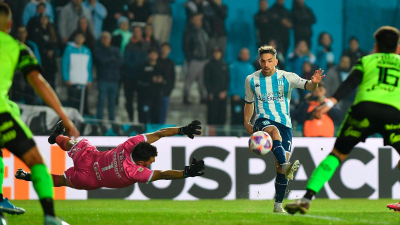 Racing apenas pudo empatar con Barracas