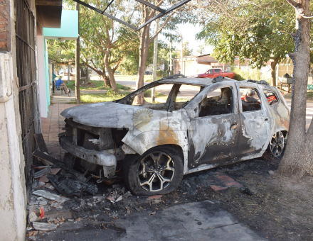 camioneta incendiada.JPG