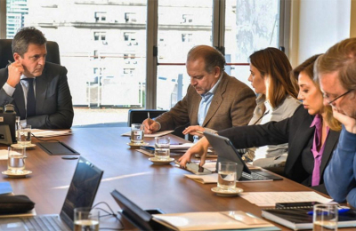 Argentina le pagó al Fondo y una comitiva viaja a Washington