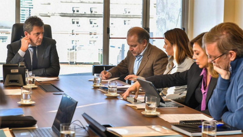 Argentina le pagó al Fondo y una comitiva viaja a Washington