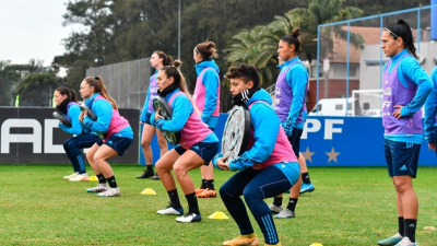 La selección juega a las 20.30, televisada por la TV Pública