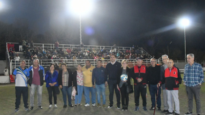 San Fernando inauguró su sistema lumínico ante un gran marco