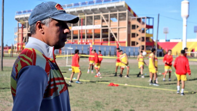 Miguel Urbina: "En el fútbol mandan los resultados y nos quedan ocho finales"