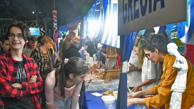 La Fiesta de las Colectividades a pleno en el Domo del Centenario