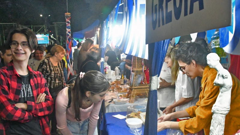 La Fiesta de las Colectividades a pleno en el Domo del Centenario
