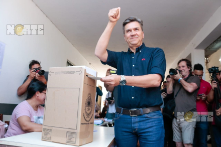 Zdero votando 2.jfif