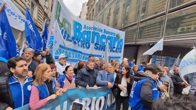 Los bancarios lograron aumento del 22% y un bono por su día en noviembre de casi 407 mil pesos