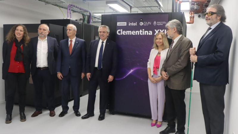 El Presidente visitó el SMN donde funciona la nueva supercomputadora Clementina XXI