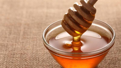Beneficios y advertencias acerca de un alimento muy particular: la miel