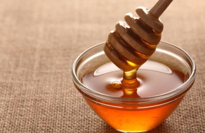 Beneficios y advertencias acerca de un alimento muy particular: la miel