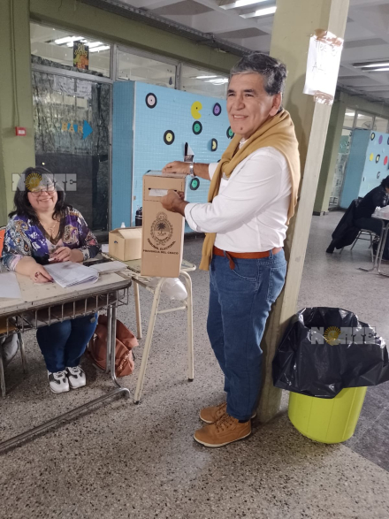 Alabe votando.jfif