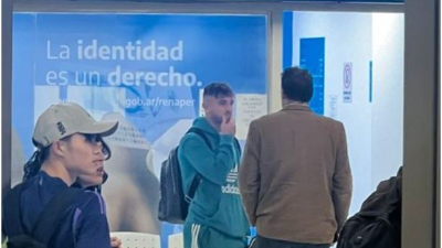Pablo Maffeo llegó a la Argentina para su bautismo con el seleccionado campeón del mundo