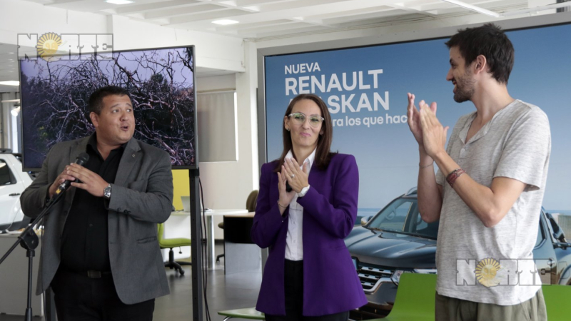 Premio Renault Mujeres Emprendedoras entregó una Alaskan a la asociación Monte Adentro