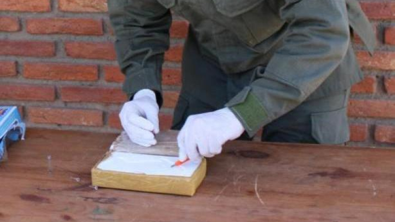 Hallaron más de 1 kilo de cocaína dentro de una caja de juguetes para niños