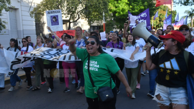 Mujeres y disidencias marcharon por las calles de Resistencia en el #25N