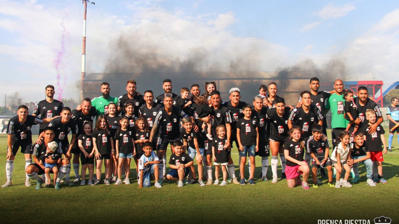 Riestra alcanzó un histórico ascenso a Primera División