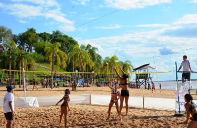 Escapada: la localidad correntina que enamora con sus exóticas playas y espléndidos espacios naturales