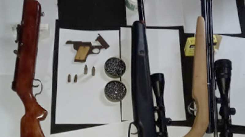 Fueron a un allanamiento de droga y encontraron un arsenal
