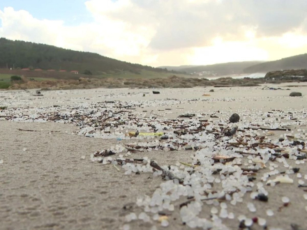 Galicia-pellets-de-plastico.jpg