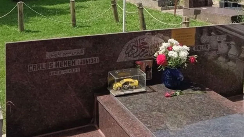 Vandalizaron las tumbas de Carlos Menem y su hijo