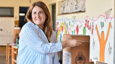 Cecilia Almendra emitió su voto y se expresó "con esperanza y compromiso"