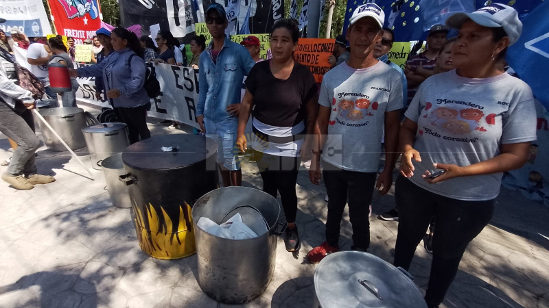 Protesta de organizaciones por comedores "desabastecidos de alimentos"