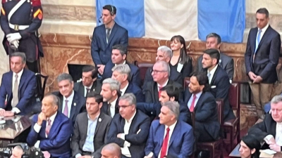 La vicegobernadora Schneider asistió anoche a la apertura de sesiones ordinarias