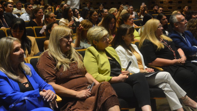"La mujer docente siempre es luchadora", dijo Naidenoff