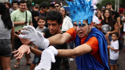 Miles de fans de "Dragon Ball" se reunieron en el Obelisco para homenajear al creador de la serie