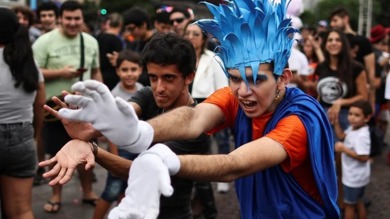 Miles de fans de "Dragon Ball" se reunieron en el Obelisco para homenajear al creador de la serie
