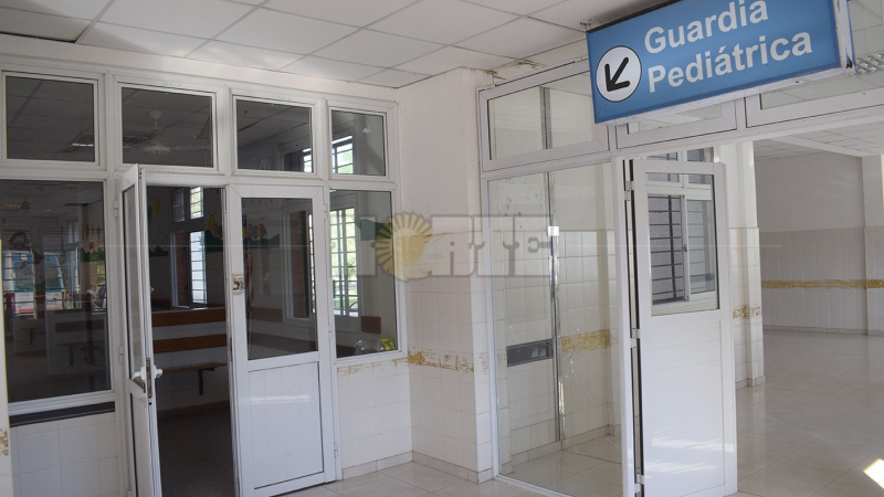 Grave ataque a una médica del hospital 4 de Junio: sufrió lesiones en una de sus piernas