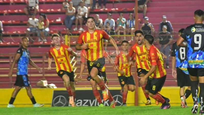 Sarmiento se consagró campeón del Oficial y consiguió su título número 35