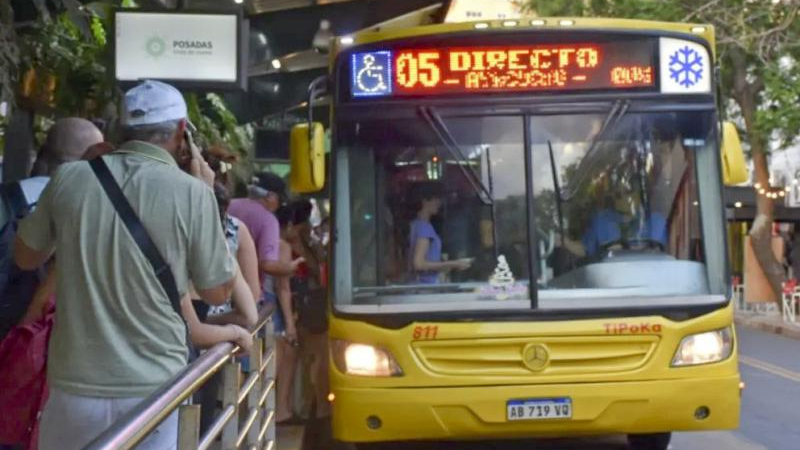 Colectivos: vence el plazo para el pago de haberes y el paro parece inevitable