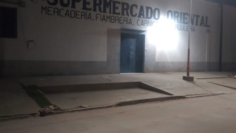 Macabro: hallaron muerto a un ciudadano oriental adentro de un tacho en un supermercado