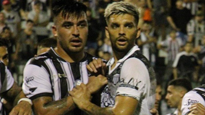 For Ever, con Bellone en el lateral derecho