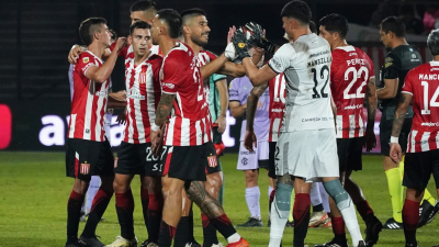 Estudiantes goleó a Barracas y está en semis: espera por Boca o River