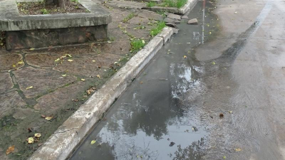 Piden reparar cañería por olores nauseabundos en calle Arbo y Blanco