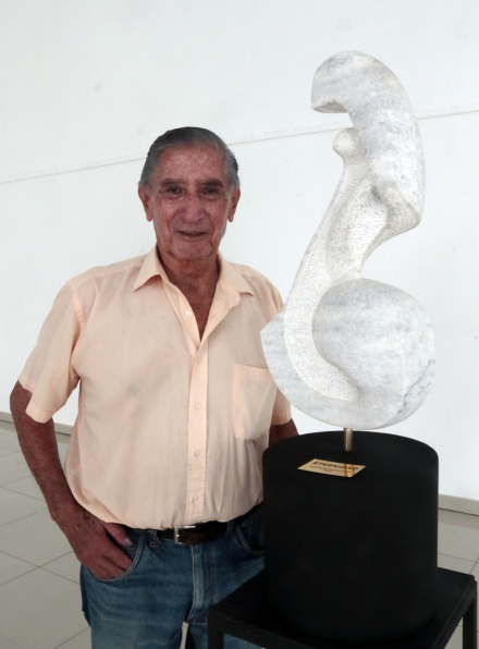 ESCULTOR GOMEZ2.JPG