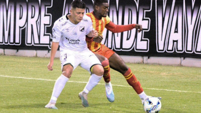 Tomás Squie y "Toto" González luchan por un lugar en el 11 de Sarmiento