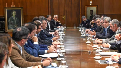 El Gobierno formalizó su plan para pagar una deuda millonaria con un bono y las empresas energéticas lo rechazan
