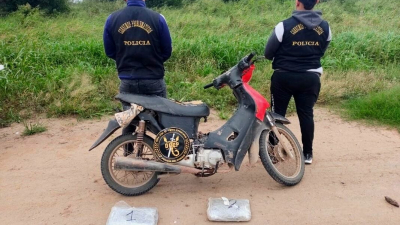 Detuvieron a un motociclista con más de un kilo y medio de marihuana