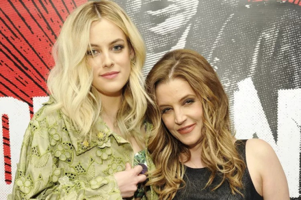 Riley-Keough y Lisa Marie.jpg