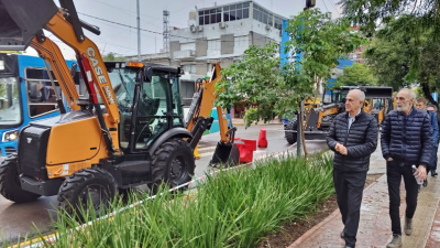 El intendente Roy Nikisch presentó los nuevos equipos viales municipales