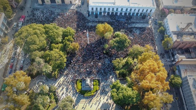 dos caras2.jpg