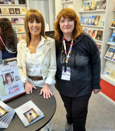 La escritora Liliana Allami junto a Viviana Rosenzwit, directora de la Colección Ojo Lector.jpg
