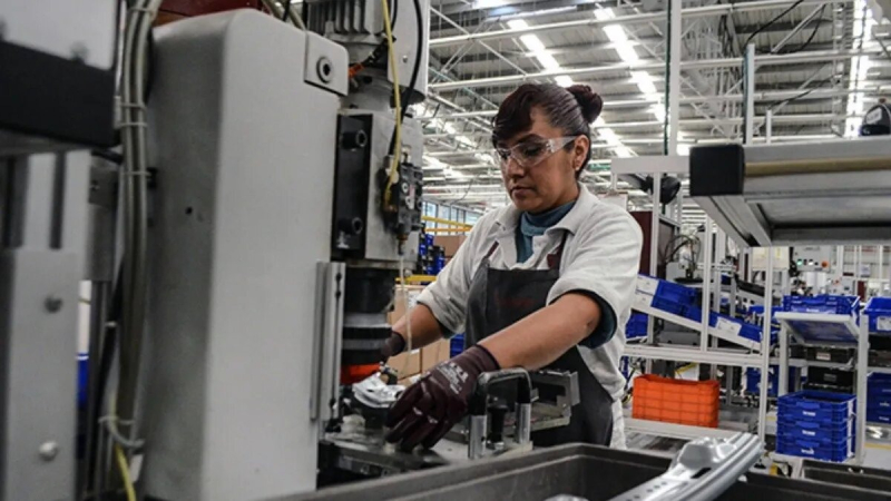 La industria cayó 14,9% interanual en abril